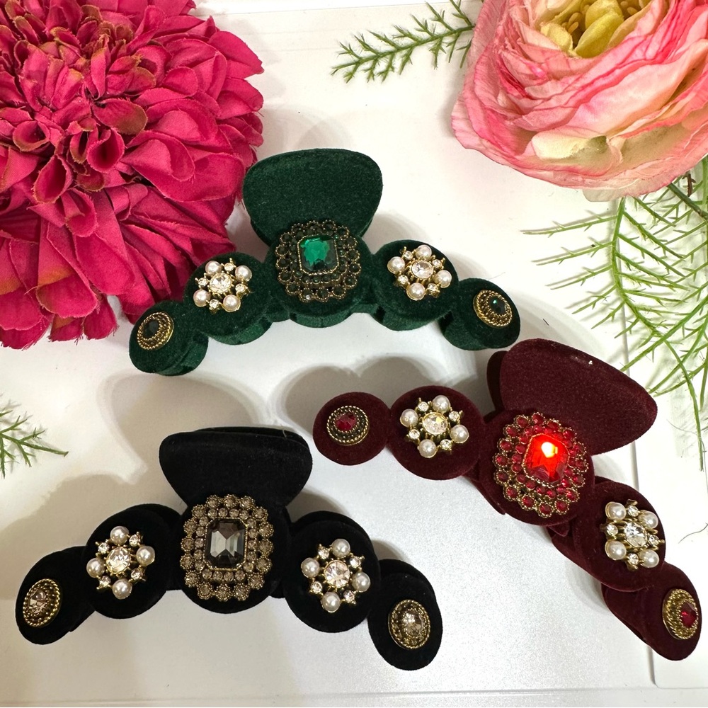 One Left!⚜️Emerald Velvet Crystal Embellished Hair Clip - Picture 3 of 6